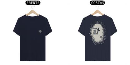 Tubarão nada com tubarão