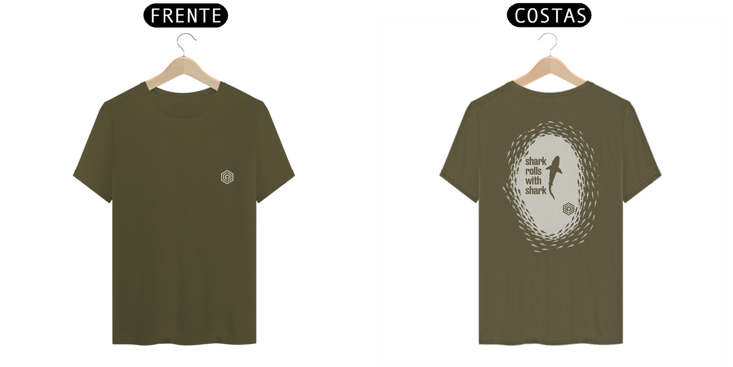 Tubarão nada com tubarão