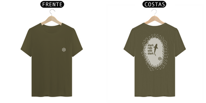 Tubarão nada com tubarão